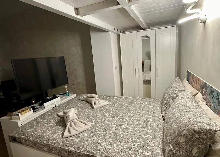 Apartment Il Rifugio Dei Santi Centralissimo Zona Teatri Genoa